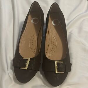 Wedge buckle new never worn